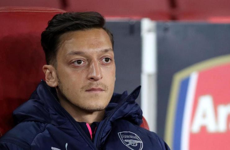 Emery Menegaskan Ozil Masih Diperlukan Arsenal